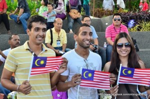 HADIRIN yang turut serta dalam majlis sambutan khas.