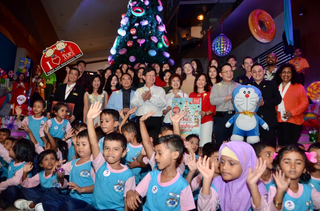 Sharing Christmas joy at The TOP Penang Buletin Mutiara