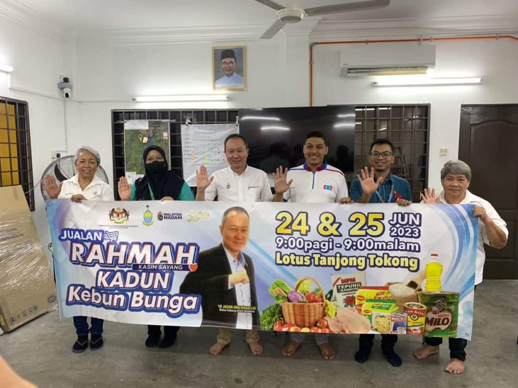 sale-to-alleviate-financial-burden-of-local-community-buletin-mutiara