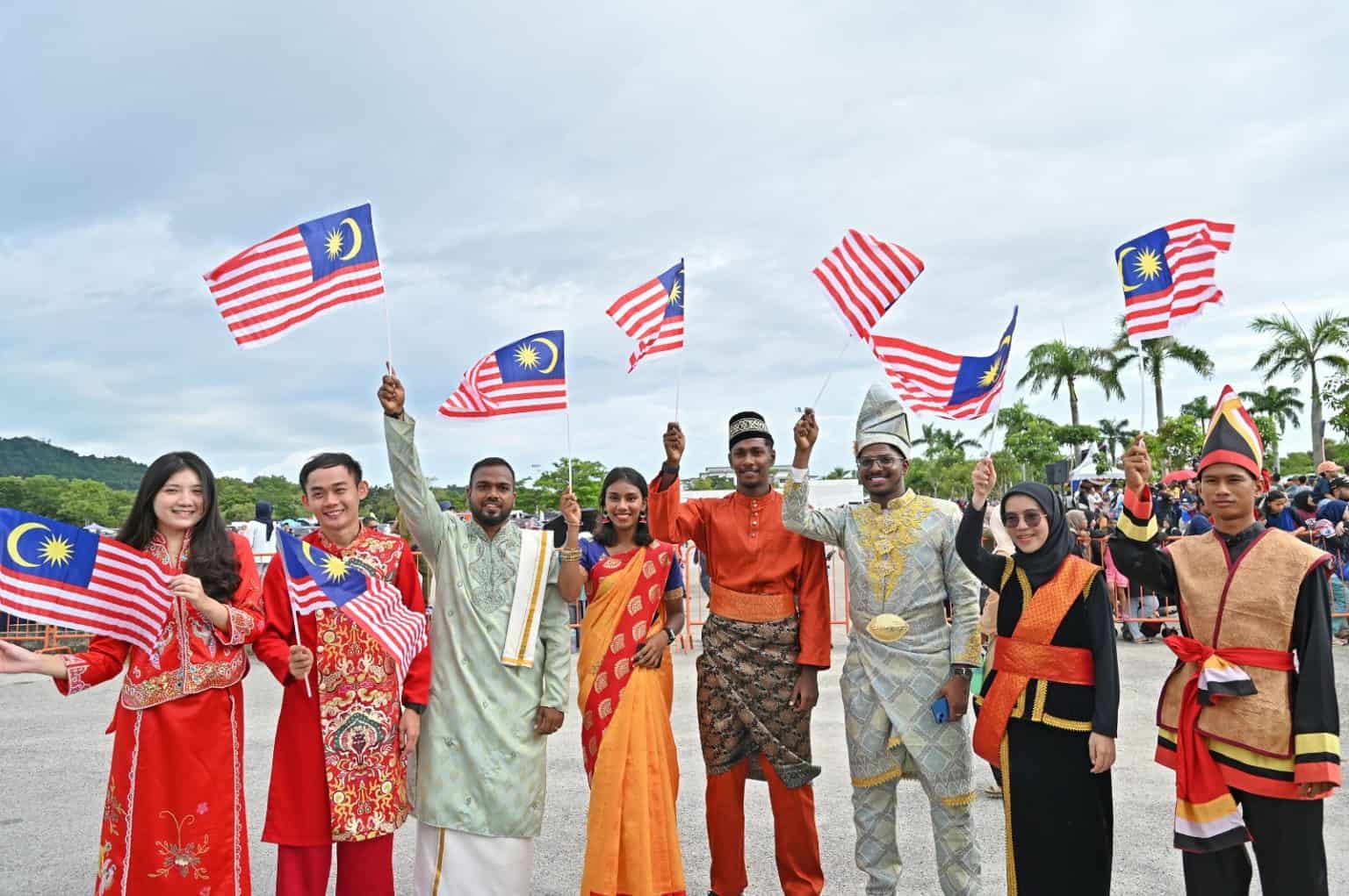 Overwhelming crowd at Batu Kawan Stadium in view of the Merdeka Day ...