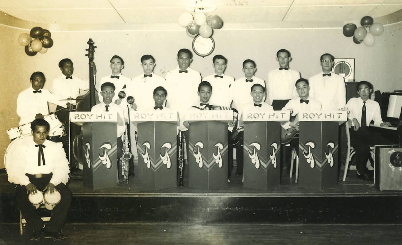 ooi eow jin on piano (far right) with robert tan's roy hitz and the jolly amigos (1)