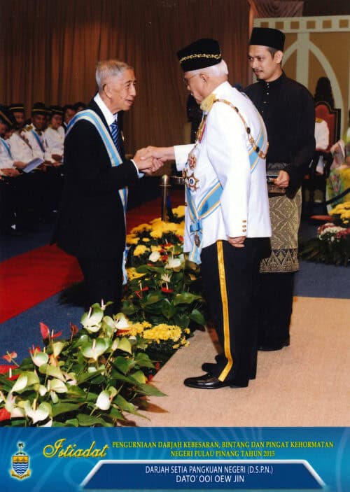 ooi eow jin receiving datoship (2015)